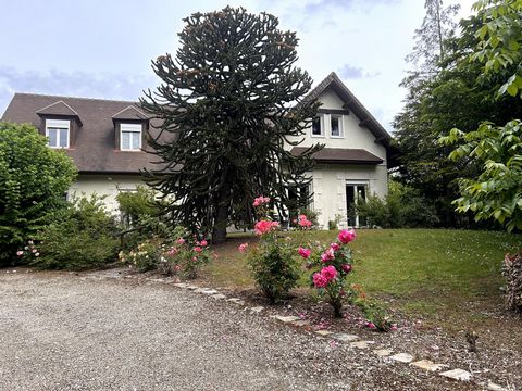 PROCHE DU CENTRE VILLE AVEC PARC ET PISCINE