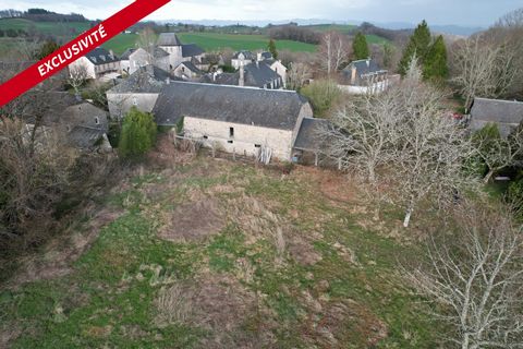 Terrain et grange dans le bourg