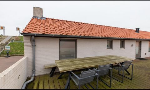 Droomt u van een kustvakantie in Zeeland? Het Langstraat appartement in Zoutelande is uw perfecte bestemming. Dit gezellige en lichte appartement ligt op een steenworp afstand van het strand en biedt een mix van comfort en gemak. Het appartement op d...