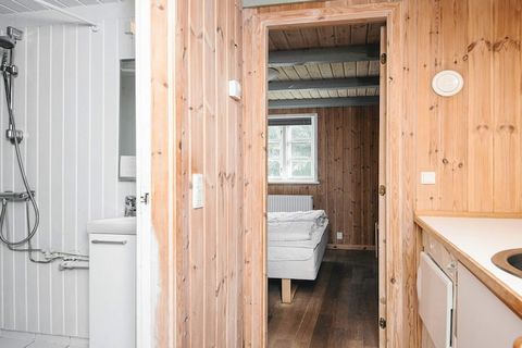 Quietly located and at the end of a closed road in Vester Husby you will find this cottage with whirlpool and activities. The cottage is on 3 levels and with its 220 m2 can accommodate a total of 14 people. & # 160; The heart of the cottage is the di...