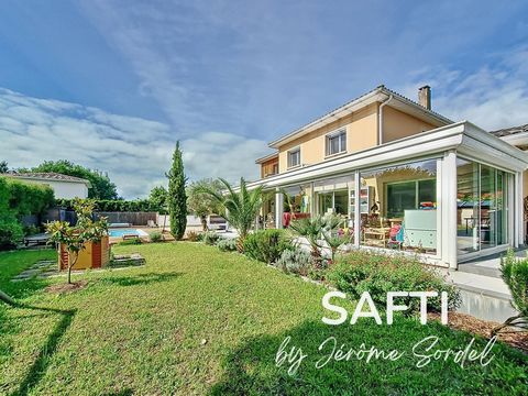 Maison T9 - 5 chambres - Blanquefort - 238m²