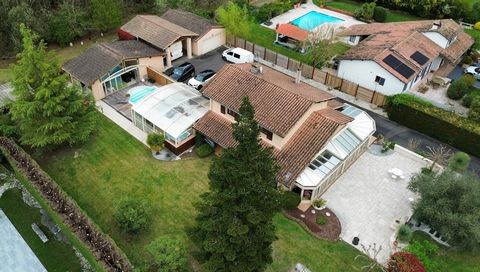 Maison d’Architecte T5 de 210 m² avec Piscine, Spa, et Pool House – Idéale pour une Vie de Famille !