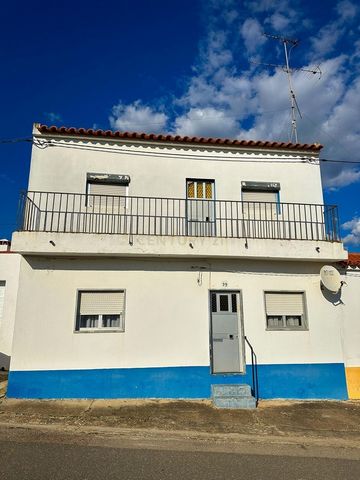 Discover this charming ground floor and 1st floor villa in Vila Verde de Ficalho, Serpa. With excellent areas and luminosity, this property offers an ideal space for families looking for comfort and tranquility. The main house has 5 bedrooms, 2 bathr...