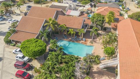 Welkom bij Marquee Apartments, een zeldzaam en zeer aantrekkelijk investeringspand gelegen in Noord Aruba. Dit moderne appartementencomplex biedt een uitstekende kans voor investeerders die op zoek zijn naar een stabiel, inkomstengenererend vermogen ...