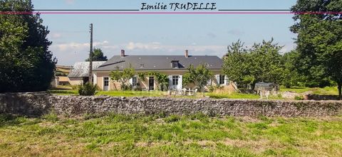 Longère de charme à vendre 8 pièces CHAHAIGNES (72) 4 chambres, terrain de 1.3 hectares, nombreuses dépendances
