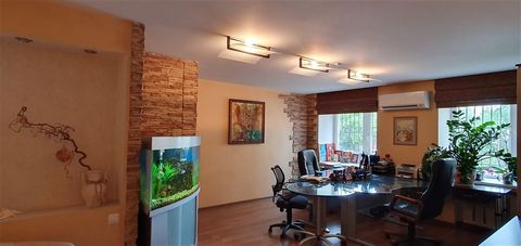 ID в ИМЛС: 46991072 Продам 3-комн. квартира ( г Омск ул 10 лет Октября 147). Дом: материал стен - кирпичный, вид дома - вторичка, этаж - 1, этажность - 10. Квартира в отличном состоянии, евроремонт, расположена в центральной части города, в шаговой д...