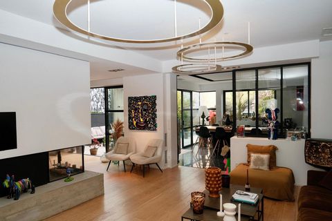 Toulouse , quartier cote pavée, grande maison de prestige avec piscine et jardin . Possibibilité de diviser en trois habitations.