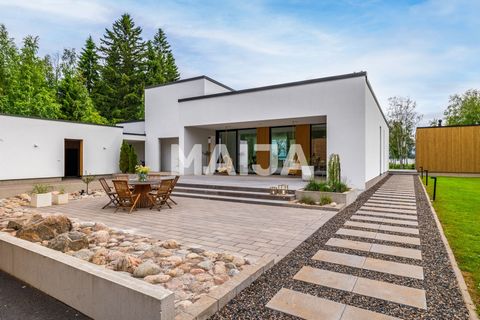 Here is a place that combines the possibilities of every season, from your own yard during the melt water to the waters and in winter to ski, skate, etc. Stunning ensemble of the seaside in Oulunsalo. The Lakka stone house, designed by the architect,...