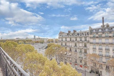 Prachtig kant-en-klaar appartement met uitzicht op de Seine en de Eiffeltoren? Parijs 16eIdeaal gelegen aan de Pont de l'Alma, in het prestigieuze 16e arrondissement, biedt dit sublieme appartement van 155 m2 op de 5e verdieping van een vooraanstaand...