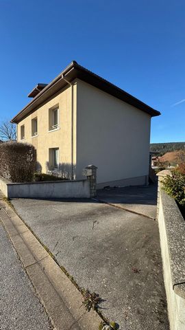 Quartier résidentiel et terrain constructible en sus de la maison