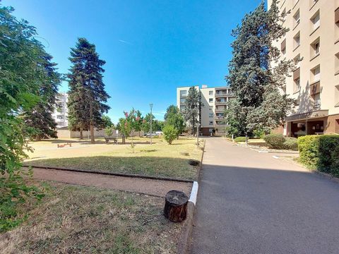 Bel appartement T5 meublé au sein d'une copropriété fermée, entourée d'espace vert