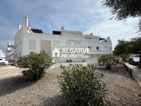 Located in Cabanas de Tavira. An investment opportunity in a apartment, where naturalistic architecture blends seamlessly with the Ria Formosa Natural Park, bringing the scent of the pure Algarve. A studio converted into a one bedroom apartment with ...