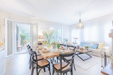 This charming villa offers a peaceful escape in the heart of Southern Tuscany, surrounded by serene pinewood forests. With five bedrooms, including three double beds, one queen-size bed, and one single bed, it comfortably accommodates up to nine gues...