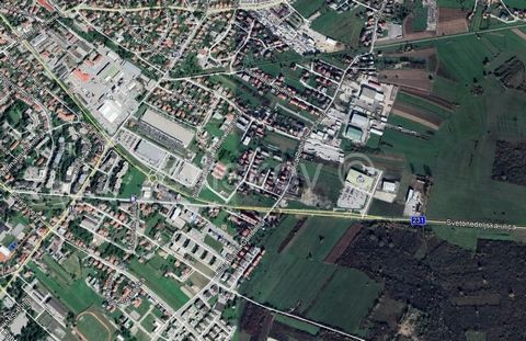 Samobor, Eingang zur Stadt Bauland von 10.150 m2 mit den Maßen 70 m (B) x 145 m (T), das sich in der Zone der wirtschaftlichen - geschäftlichen Zwecke befindet. Es gibt legale Abbruchmöglichkeiten auf dem Land.Bezahlte Versorgungs- und Wasserbeiträge...