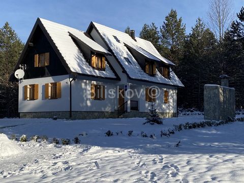 Plitvice Lakes Detached apartment house of 206 m2 built in 2019 on a plot of 1000 m2. It consists of ground floor and first floor where there are four apartments. On the ground floor there is a studio apartment of 32 m2 and a two bedroom apartment of...