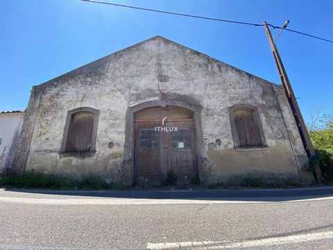 Old Winery located in the quiet village of Sabugos, inserted in the countryside, with stunning views and clean air. There are 225m2, with a right foot that allows the execution of another floor, providing the building to remain as a cellar or warehou...