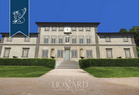 In Leonardo and Michelangelo's native land, there is this elegant luxury villa up for sale. Thanks to some renovation and restoration works the splendor of this villa could be restored. This property sprawls over 6,800 m² and may be extended to ...