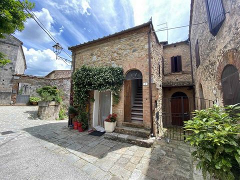 MONTICIANO (SI), loc. San Lorenzo a Merse : First floor independent flat composed of living room with fireplace and kitchenette, two double bedrooms and bathroom. The property includes cellar and room for use as storage/garage. The flat has been reno...