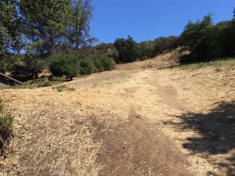 Grab your opportunity to build your own home on this large Calabasas Highlands view lot with front facing views of the San Fernando Valley and beyond. The lot has a gentle slope upward from the street and behind the lot is access to Calabasas Peak St...