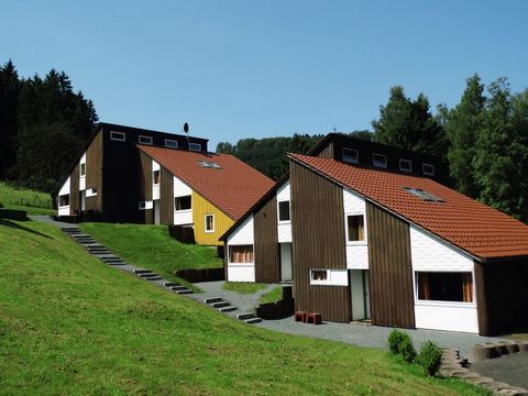 This holiday park is situated in the mountains of the High Sauerland, in Untervalme, 20 km from Winterberg and 32 km from Willingen. These cozy and newly renovated rooms are located right on the edge of a forest. You can choose from one of 10 houses,...