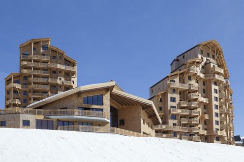 Uw residentie in een volledig autovrij resort. Genesteld aan de voet van een klif, omgeven door bergen en aan de rand van het bos, onthult de residentie L'Amara Premium het adembenemende landschap van de Morzine-vallei. Het ligt op het zuiden om ervo...