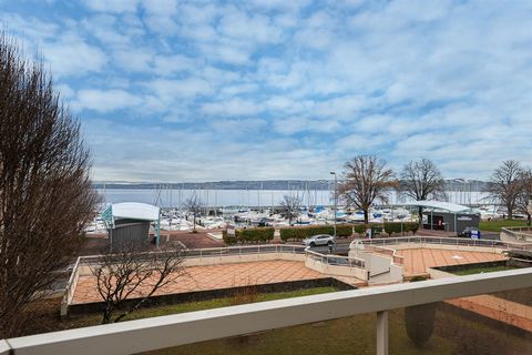 Magnificent prestige apartment of 159 m2, in Evian ideally located in front of the marina enjoying a panoramic view on the lake, is located on the 1st floor of a residence of very high standing. The flat offers a high quality decoration, decorated wi...