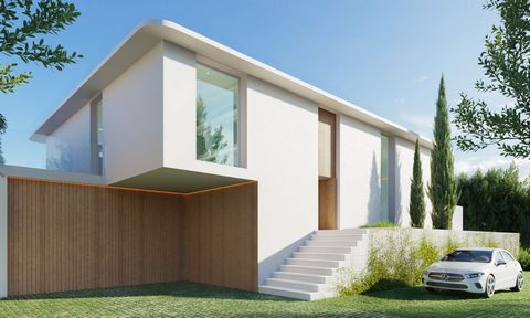 Il carattere insolito delle sue forme rende questa villa un design esclusivo e unico, sia nella sua architettura che nelle sue strutture esterne. L'obiettivo principale del progetto era quello di riempire lo spazio di luce naturale e migliorare la lu...