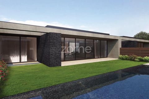 Property ID: ZMPT555522 Villa consisting of 2 floors, outdoor space with garden and swimming pool and indoor garden. It stands out for the quality of modern architecture, design and privacy with excellent sun exposure. Designed to meet the needs of t...