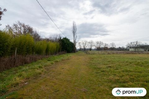 We are pleased to present this exceptional leisure ground, located in Vacquiers, a charming town in the north-east of Toulouse. This rare property, with an area of 2078 m² in two adjoining plots, offers you a privileged natural setting to relax and r...