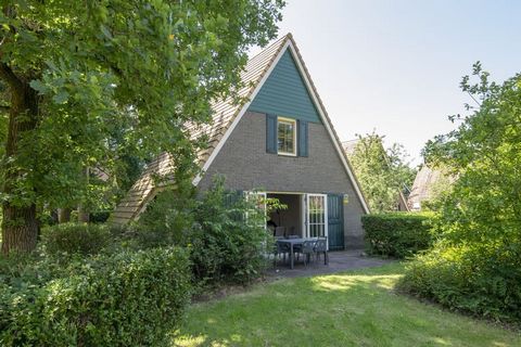 This detached, restyled 6-pers. holiday home is located at the wooded holiday park De Katjeskelder, not far from De Biesbosch National Park and yet only 10 km from the pleasant city of Breda. The bungalow has a living room with Smart-TV. There is an ...