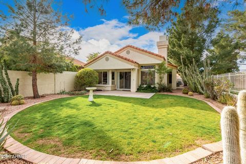 Imagine lounging in your backyard watching the golfers put into the 7th hole while sipping your favorite beverage and enjoying the sunny, warm weather. This beautiful setting could be your winter home or a permanent oasis. This quiet neighborhood is ...