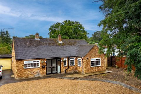Fine and Country present this captivating 3 bed bungalow nestled in the heart of Wraysbury. This exquisite property harmoniously blends timeless elegance with modern comforts, offering a haven of refined living. Step inside to discover a bright and s...