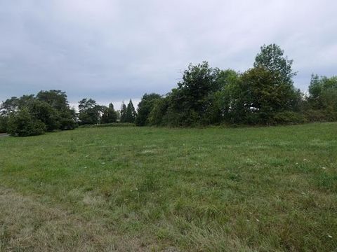 HAUTEFORT 24390. Price 49 990 euros Agency fees included (including 8.67% TTC, at the expense of the purchaser, or 46 000 euros excluding agency) Beautiful building land of 4618m ² with C U, flat, quiet, very easy to access, without close neighbors. ...