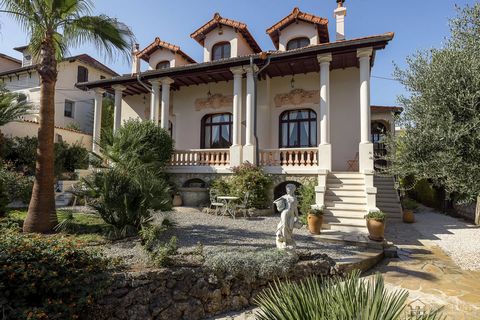 Ideally situated in the residential area of Petit Juas in Cannes, in a quiet location close to the shops. This luxury villa built in 1920 (listed as French Cultural Heritage) and it offers approximately 275m2 of light and bright living space with som...