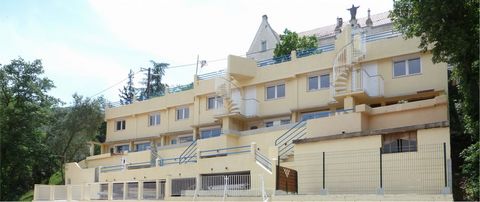 Very nice real estate complex in freehold, in total 7 apartments T3 from 40 to 48 m2 plus terrace for each apartment and parking space. Sold fully furnished and equipped classified 4 stars!!!! . No work to be planned and already complete in curist re...