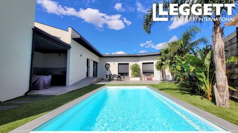 A24218AHA66 - FANTASTIC SINGLE LEVEL DETACHED VILLA located in a quiet neighborhood with all amenities and schools close by. Completed in 2021 this modern architect designed villa is set on a large private plot, surrounded with greenery and an open v...