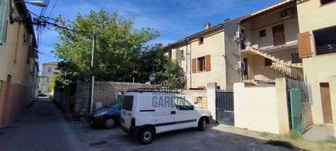 Avignon in exclusivity Arrousaire district 1 minutes from the ramparts in small co-ownership of 8 lots built in 2004 with very few charges, come and discover this duplex apartment with a surface area of 75m2 Carrez law, including entrance to living r...