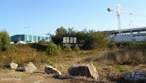 Land with 2363 m2 for warehouse construction. Located in an industrial area, a few minutes from the city. Good hits. Ref.: VCM09848 ENTREPORTAS Founded in 2004, the ENTREPORTAS group with more than 15 years, is a leader in real estate mediation in th...