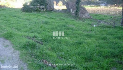 Land for Sale with 1 010m2, with two fronts and good access. Maureles, Marco de Canaveses.. Ref.:MC02587 FEATURES: Land Area: 1 010 m2 Area: 1 010 m2 Useful Area: 1 010 m2 Energy Efficiency: Exempt ENTREPORTAS Founded in 2004, the ENTREPORTAS group w...