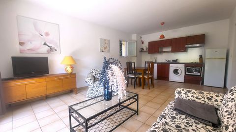 47m² apartment with balcony in l'Isle sur la sorgue, next to all amenities Fully furnished, composed of a living room with open fitted and equipped kitchen, separate bedroom, bathroom with toilet, storage, reversible air conditioning, 5m² box, parkin...