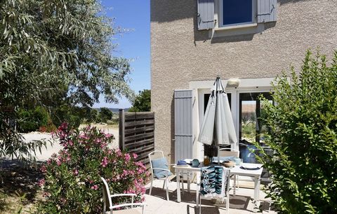 Located in the beautiful countryside between Nîmes and Montpellier, Calvisson is a traditional small village. With its charming narrow winding streets, open fields, vineyards, olive groves and sunflower fields. This residence is located on a 21 hecta...
