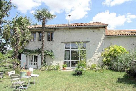 EXCLUSIVE! South of Riberac, partially renovated old barn of around 170 m². Nestling in a small hamlet, this good-sized semi-detached house comprises on the ground floor a kitchen opening onto a dining room, a sitting room with fireplace, shower room...