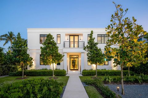 Located on guard-gated Allison Island, this Max Strang designed home was completed at the beginning of 2022. Interior design by Architectural Digest Top 100 designer, Thomas Jayne Studio. Sitting on a 16,200 SF lot, this 7,000 SF home boasts six bedr...