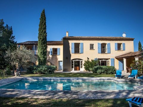 Rent your own Bastide with private pool for your holiday. In the Alpilles close to Avignon, this beautiful vast bastide awaits vacationers looking for authenticity. Large bedrooms, all with ensuite bathrooms, large living areas and quality equipment ...