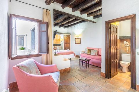 Verblijf in dit authentiek Andalusische appartement dat is voorzien van een sfeervol interieur en een schitterend uitzicht op de bergen. Je kunt er lekker tot rust komen tijdens een onvergetelijke vakantie met familie of vrienden. Met de Sierra Nevad...