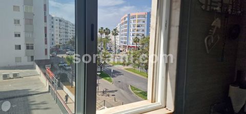 Fantastic studio apartment, located only 50 meters from the prestigious Quarteira beach. This property consists of an entrance hall with built-in cupboards, a living room with access to a balcony, a kitchenette and a complete bathroom. Due to its loc...