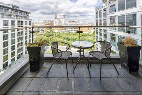 Superb 2 double bedroom apartment located within the popular Imperial Wharf riverside development. This 6th floor property benefit from lift, 24/7 concierge and residents gym. The apartment comprises a floor to ceiling windows that open to a private ...
