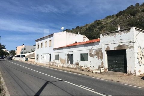 T2 1 bedroom house on the ground floor, with terrace and land located on EM526 in Cerro D´Aguia, close to the Albufeira Marina. Possibility of building another floor, with 3 fractions. House consisting of two bedrooms, two living rooms, a kitchen, ba...