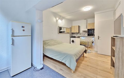 EXCLUSIVE Ideally located in the popular Parc Berthault district, less than 300m from Trottel beach and all amenities, discover this pretty renovated studio. It consists of an entrance with dressing cupboards, a main room with open fitted kitchen, a ...