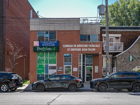 Se trata de una oportunidad estratégica para cualquier actividad comercial o de oficinas que busque visibilidad directa en la calle Jean Talon, justo enfrente del Hospital Jean Talon. Es una ubicación comercial privilegiada para un propietario-ocupan...